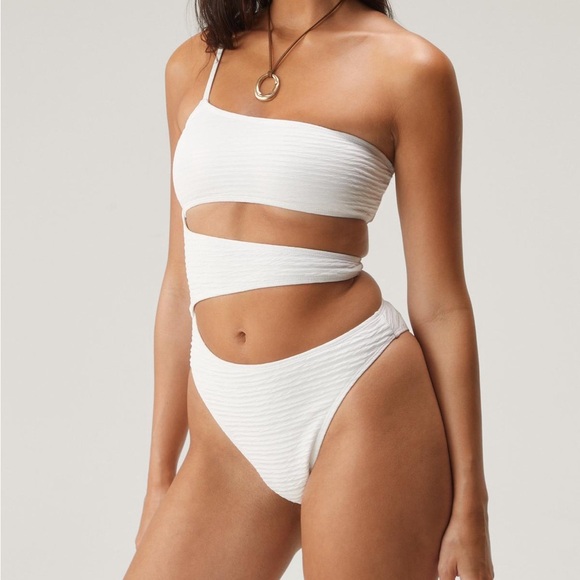 Other - White One-Shoulder Cutout Swimsuit